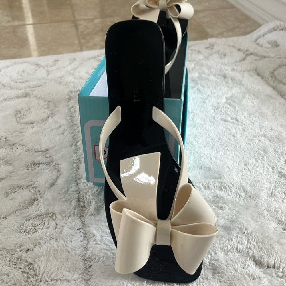 Slipon sandal
